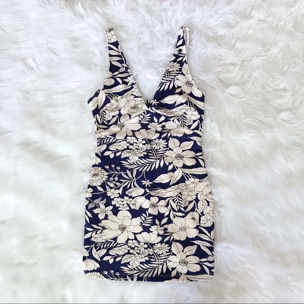 Lush body con floral dress size medium